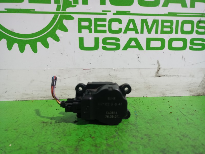 Recambio de motor apertura trampilla para opel zafira b 1.9 cdti referencia OEM IAM H7102  