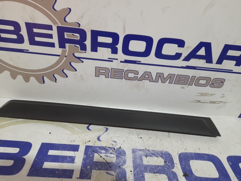 Recambio de moldura para citroën c4 picasso referencia OEM IAM 9646793477  