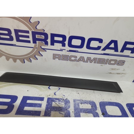 Recambio de moldura para citroën c4 picasso referencia OEM IAM 9646793477  