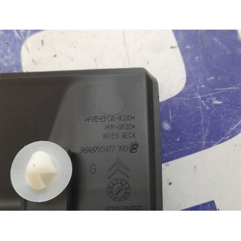 Recambio de moldura para citroën c4 picasso referencia OEM IAM 9646793477  