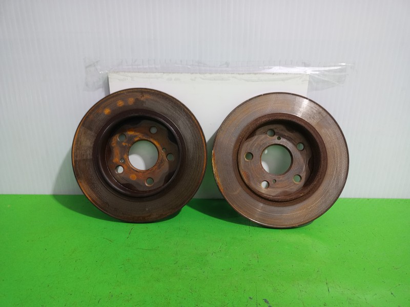 Recambio de disco de freno trasero para toyota auris touring sports (e18) hybrid feel! edition referencia OEM IAM 4243102170  