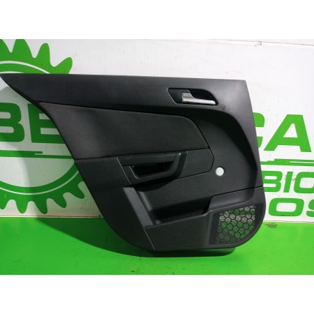 Recambio de guarnecido puerta trasera izquierda para opel astra h berlina essentia referencia OEM IAM 13153917  