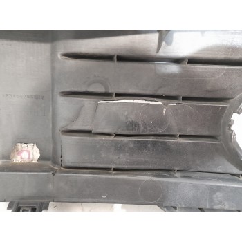 Recambio de rejilla delantera para toyota yaris referencia OEM IAM 531020D030  