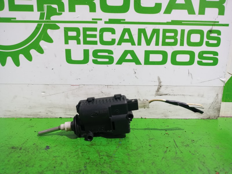 Recambio de motor tapa combustible para opel zafira b 1.9 cdti referencia OEM IAM 8200312600  