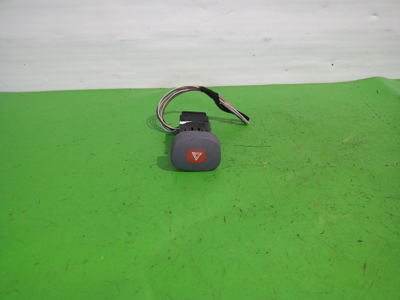 Recambio de warning para renault clio ii fase i (b/cbo) 1.2 referencia OEM IAM 421820B  