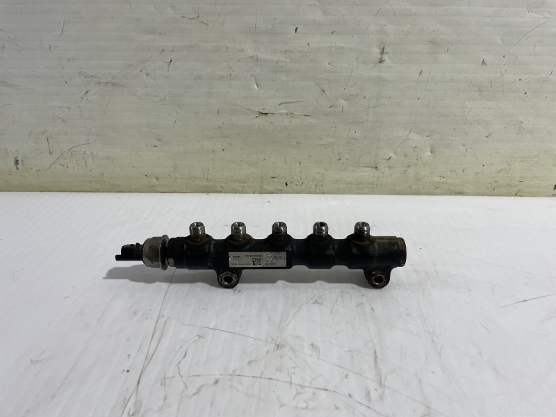 Recambio de rampa inyectora para peugeot 207 confort referencia OEM IAM 9654592680  