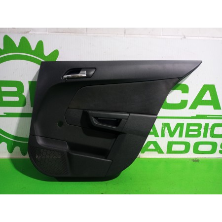 Recambio de guarnecido puerta trasera derecha para opel astra h berlina essentia referencia OEM IAM 13153918  