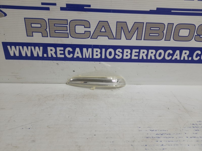 Recambio de piloto intermitente derecho para peugeot 208 1.6 16v referencia OEM IAM 15053422  