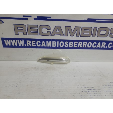 Recambio de piloto intermitente derecho para peugeot 208 1.6 16v referencia OEM IAM 15053422  