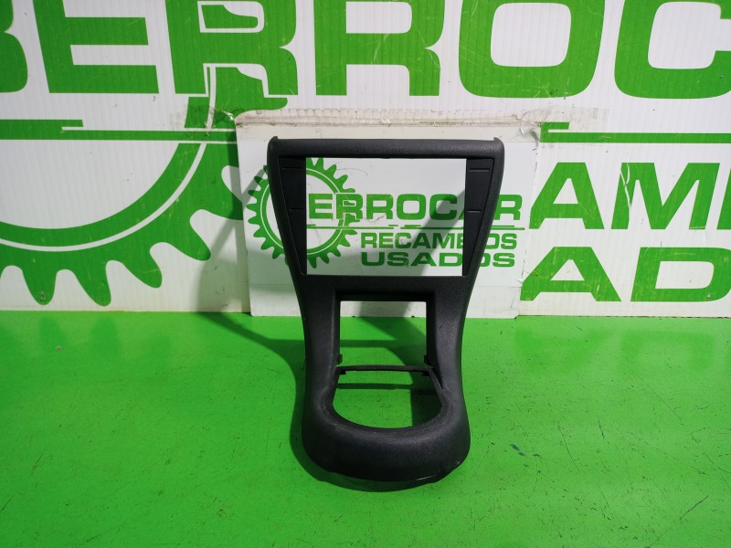 Recambio de moldura para citroën c4 berlina collection referencia OEM IAM 9646338577  