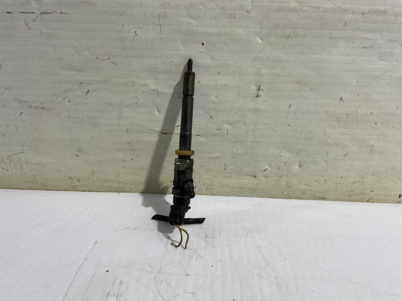 Recambio de inyector para peugeot 207 confort referencia OEM IAM 0445110311  