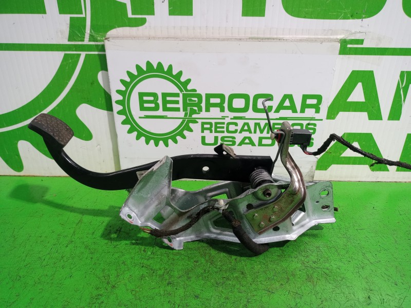 Recambio de pedal embrague para opel zafira b 1.9 cdti referencia OEM IAM 13192503  