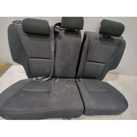 Recambio de asientos traseros para toyota auris (_e15_) 1.33 dual-vvti (nre150_) referencia OEM IAM 7161102070  