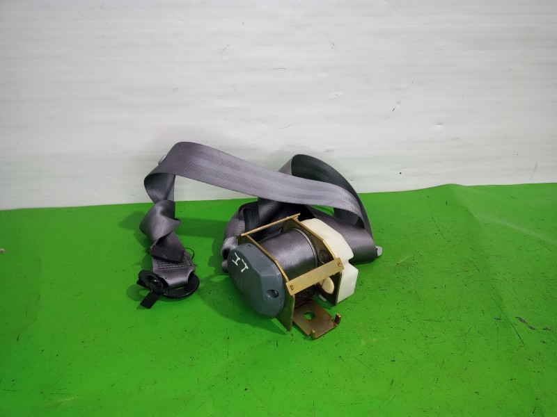 Recambio de cinturon seguridad trasero central para renault clio ii fase i (b/cbo) 1.2 referencia OEM IAM 7700411080  