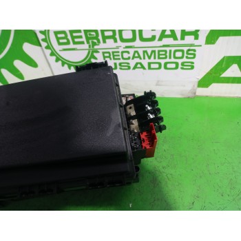 Recambio de caja reles / fusibles para opel zafira b 1.9 cdti referencia OEM IAM 13250232  