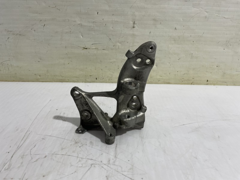 Recambio de soporte alternador para peugeot 207 confort referencia OEM IAM 9653249480  