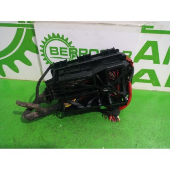 Recambio de caja reles / fusibles para opel zafira b 1.9 cdti referencia OEM IAM 13250232  