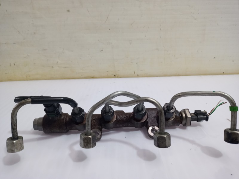 Recambio de rampa inyectora para opel grandland x opel 2020 referencia OEM IAM 9821399680  