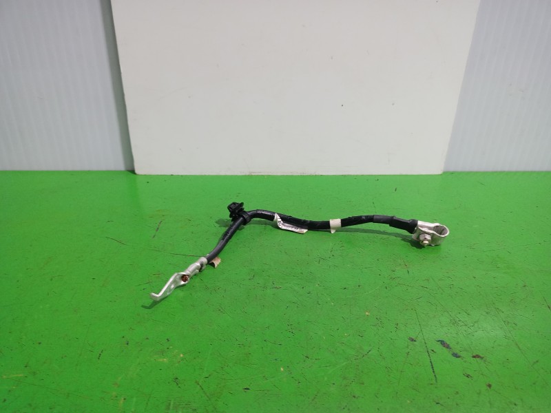 Recambio de borna negativa para toyota auris touring sports (e18) hybrid feel! edition referencia OEM IAM 8216502080  