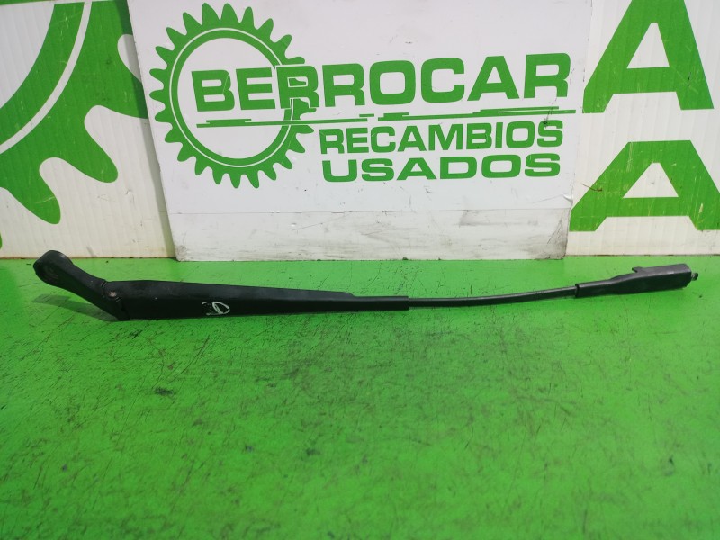 Recambio de brazo limpia delantero derecho para opel zafira b 1.9 cdti referencia OEM IAM 13145564  