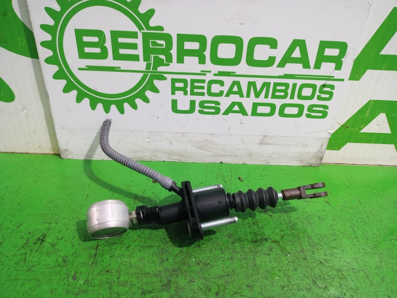 Recambio de bomba de embrague para opel zafira b 1.9 cdti referencia OEM IAM 90581565  