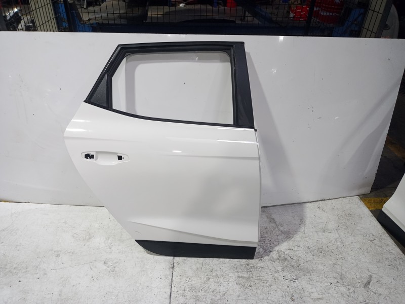 Recambio de puerta trasera derecha para seat arona xperience plus referencia OEM IAM 6F9833052E  