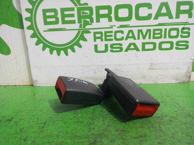 Recambio de enganche cinturon trasero central para opel zafira b 1.9 cdti referencia OEM IAM 1313240  