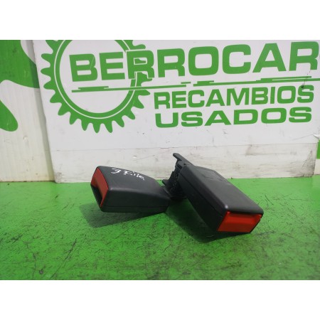 Recambio de enganche cinturon trasero central para opel zafira b 1.9 cdti referencia OEM IAM 1313240  
