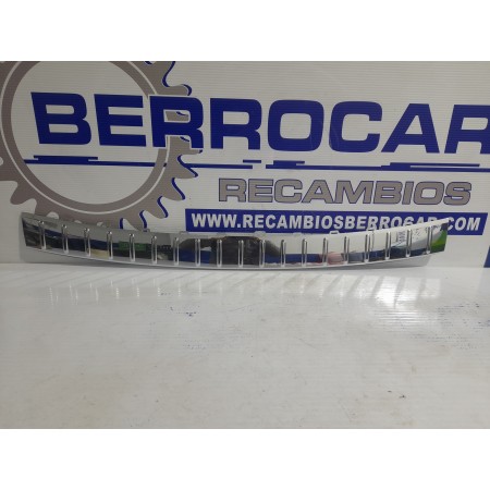 Recambio de embellecedor trasero para volkswagen touareg 3.0 v6 tdi referencia OEM IAM 7P6807787A  
