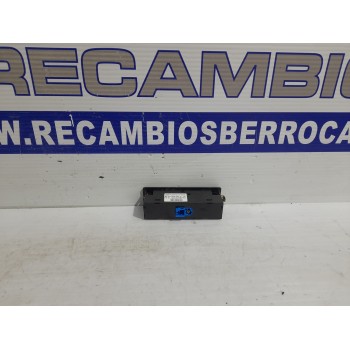 Recambio de conector usb para mercedes-benz clase c (w205) familiar 2.0 cdi cat referencia OEM IAM 2058200326  