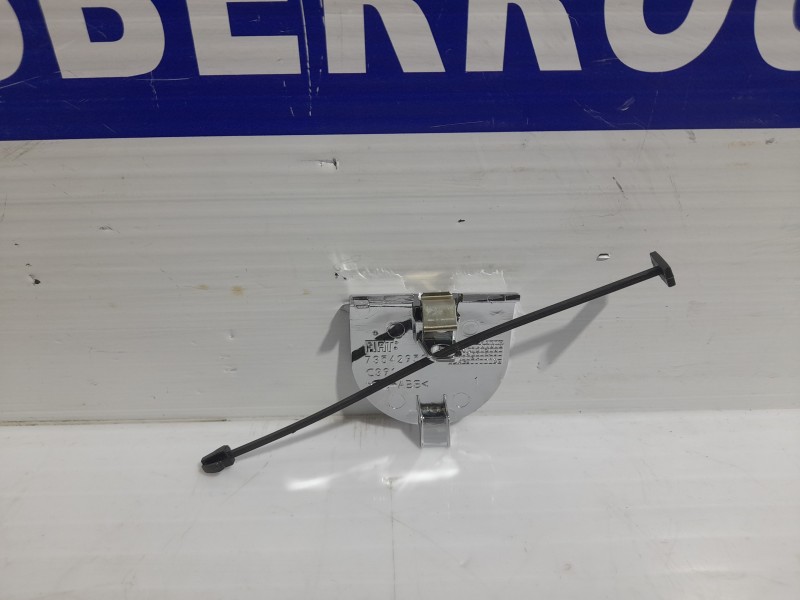 Recambio de tapa de enganche para fiat 500 cabrio (150) 1.3 16v jtd cat referencia OEM IAM 0735455393  