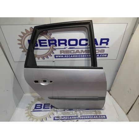 Recambio de puerta trasera derecha para renault scenic ii referencia OEM IAM 821005158R  
