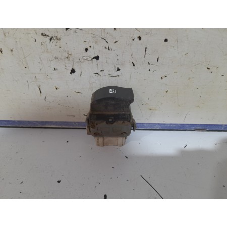 Recambio de mando elevalunas trasero izquierdo para renault scenic ii referencia OEM IAM 28082  