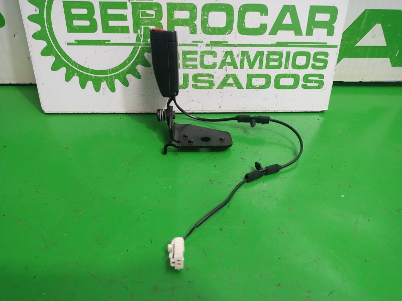 Recambio de enganche cinturon trasero derecho para peugeot 508 active referencia OEM IAM 8976J4  