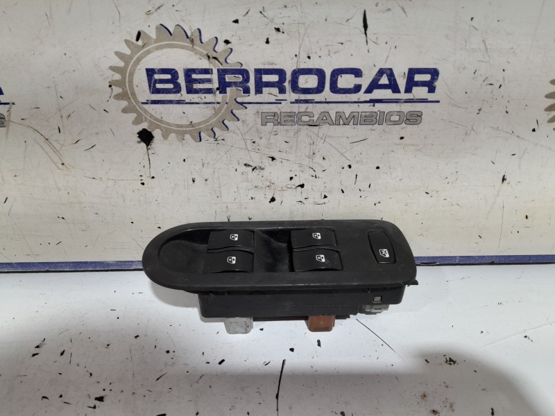 Recambio de mando elevalunas delantero izquierdo para renault scenic ii referencia OEM IAM 156018070  