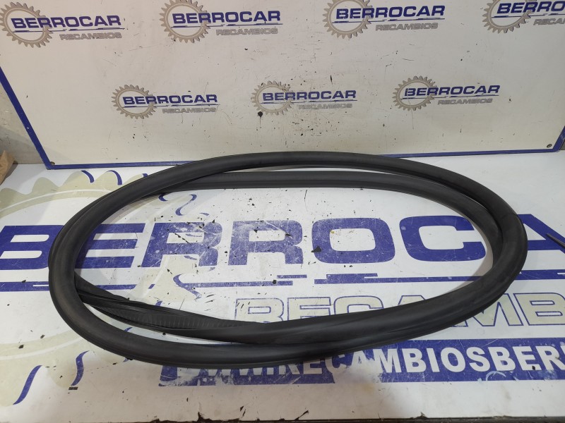 Recambio de goma contorno para opel insignia berlina referencia OEM IAM 13228130  