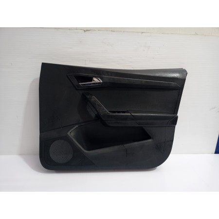 Recambio de guarnecido puerta delantera derecha para seat arona xperience plus referencia OEM IAM 6F0867132  