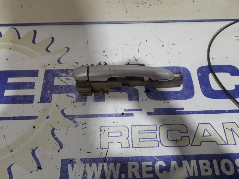 Recambio de maneta exterior delantera derecha para renault scenic ii referencia OEM IAM 8200028464  