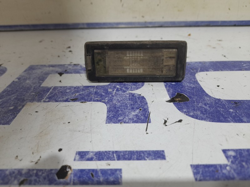 Recambio de piloto matricula para renault scenic ii referencia OEM IAM 8200013577  