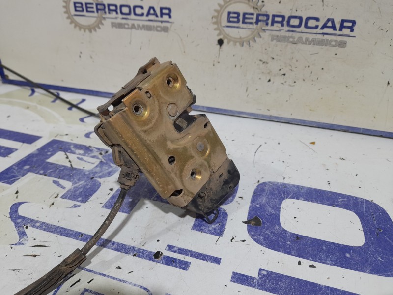 Recambio de cerradura puerta trasera derecha para renault scenic ii referencia OEM IAM 8200119332  