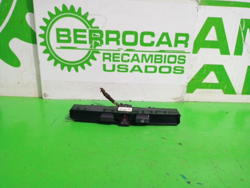 Recambio de warning para opel astra h berlina essentia referencia OEM IAM 13100105  