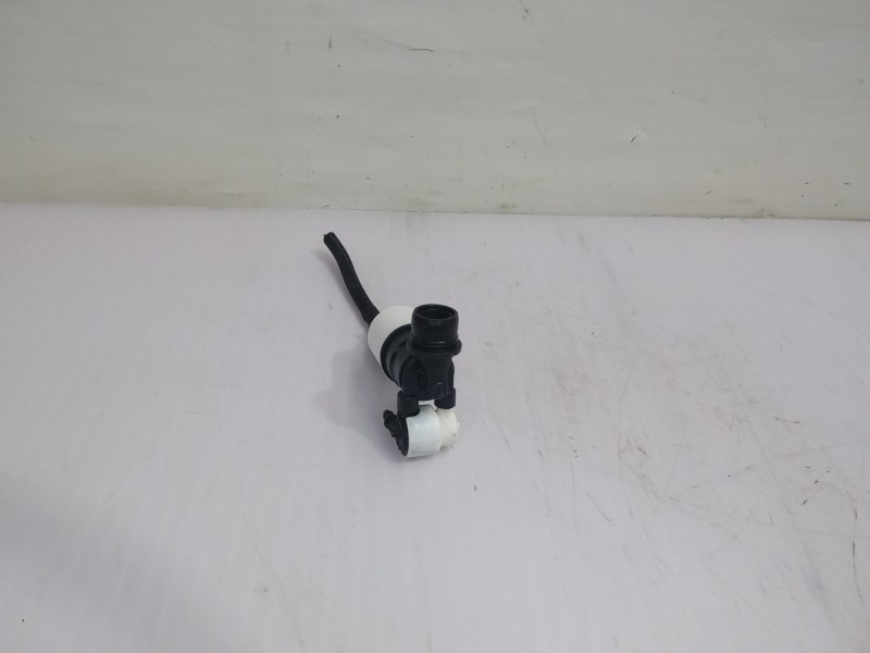 Recambio de bomba limpia para peugeot 308 active referencia OEM IAM 643492  