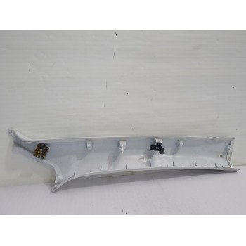 Recambio de moldura izquierda para peugeot 308 active referencia OEM IAM 9677359477  