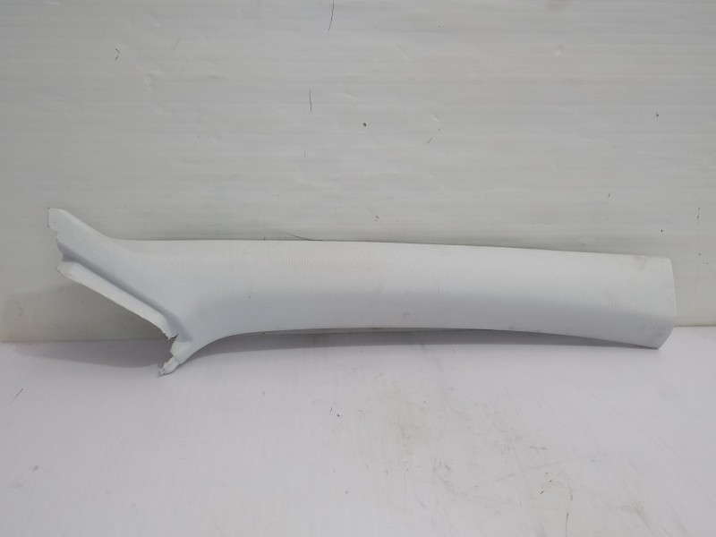 Recambio de moldura derecha para peugeot 308 active referencia OEM IAM 9677359377  