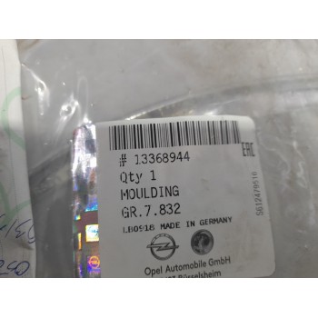 Recambio de embellecedor parachoques para opel astra j lim. referencia OEM IAM 13368944  