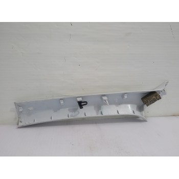 Recambio de moldura derecha para peugeot 308 active referencia OEM IAM 9677359377  