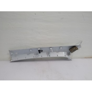 Recambio de moldura derecha para peugeot 308 active referencia OEM IAM 9677359377  