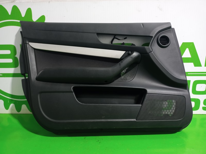 Recambio de guarnecido puerta delantera izquierda para audi a6 berlina (4f2) 2.4 referencia OEM IAM 4F1867105A  