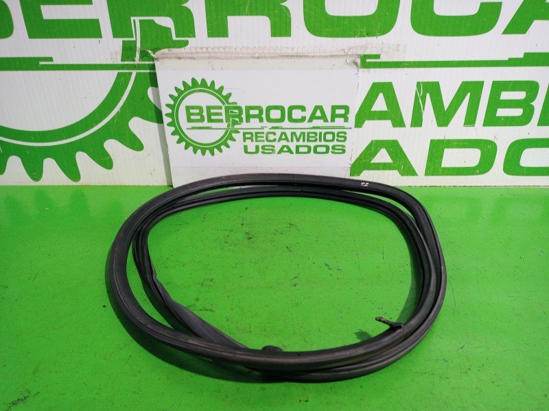 Recambio de goma contorno para audi a4 berlina (8e) 2.5 tdi (120kw) referencia OEM IAM 8E5833721B  