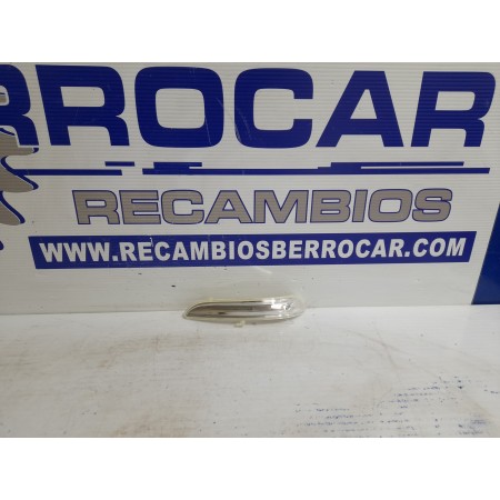 Recambio de piloto intermitente derecho para peugeot 208 referencia OEM IAM 15053422  